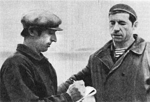 (слева направо) старший матрос А. Дмитриев и боцман Ю. Михайлов.